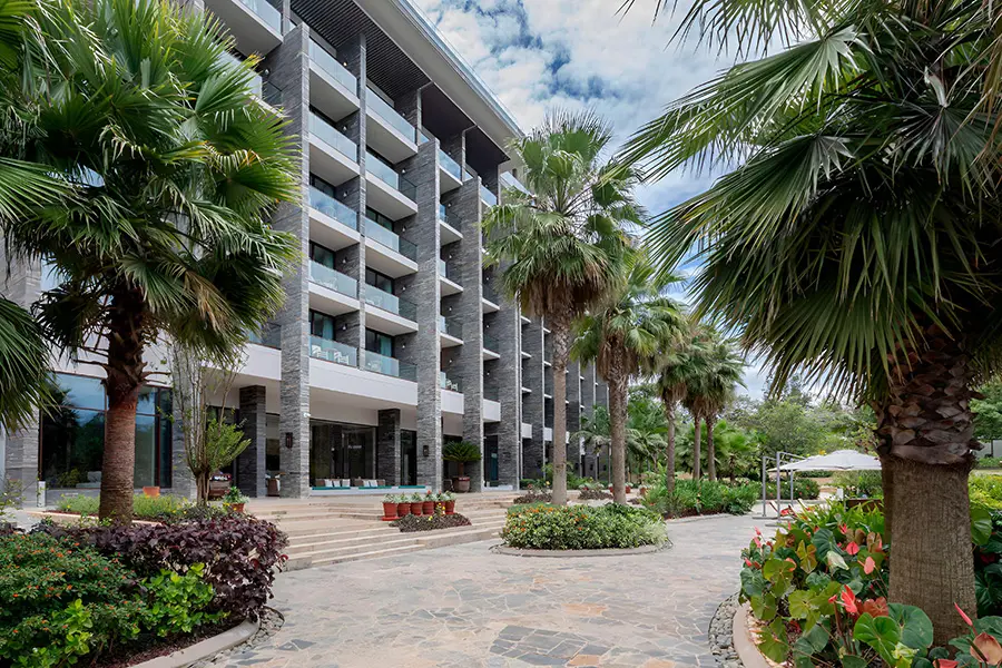 gran-melia-arusha-tanzania-street-side-exterior