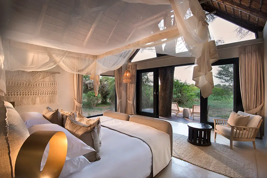 LionSandsRiverLodge-UpperLevelBedroom-LuxuryRoom