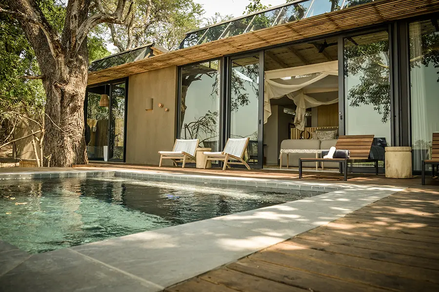 LionSandsRiverLodge-UpperLevelBedroom-SwimmingPool