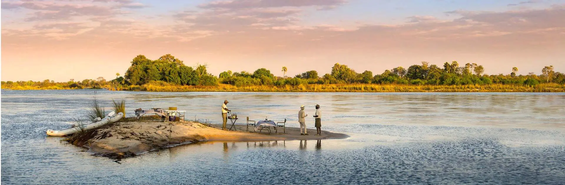 Sundowner drinks with Thorntree River Lodge | Go2Africa